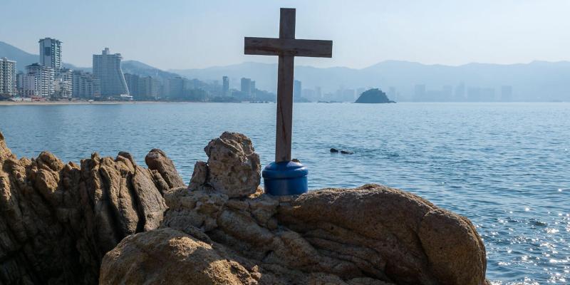 Pray for the people of Acapulco to lean on Christ as they work to rebuild their city. 